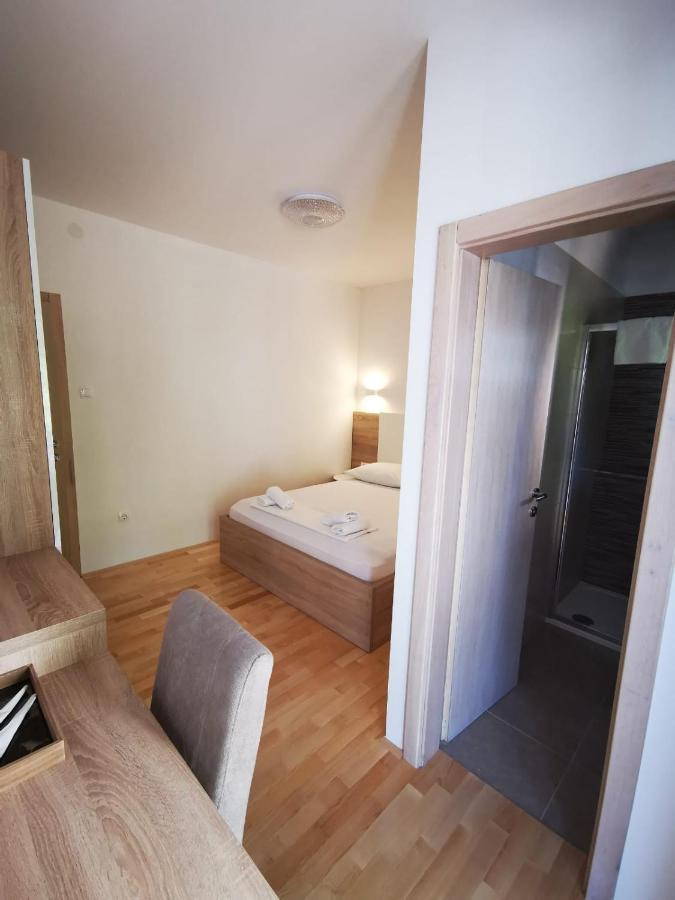 Apartments And Rooms Kod Mate Tribanj-Kruscica Buitenkant foto